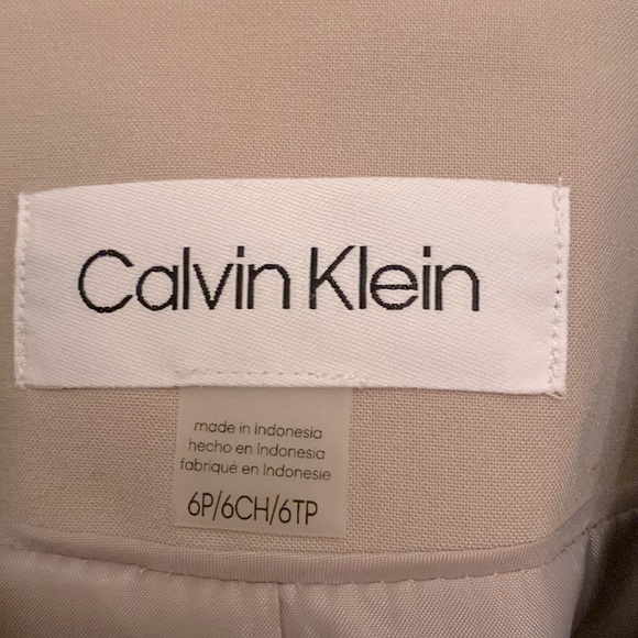 Calvin Klein Women's Two Button Lux Blazer Petite New with Tag - Picture 3 of 6